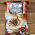 کاپوچینو علی کافه