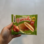 پنکیک پروتئینی bombbar  با طعم توت فرنگی خامه