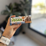 پروتئین بار bombbar گلوتن فری بدون شکر شکلات مافین فندق