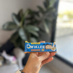 پروتئین بار بدون شکر طعم نوقا بادام زمینی QWIKLER