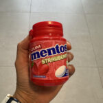 آدامس بدون شکر با طعم توت فرنگی mentos