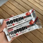 پروتئين بار  گلوتن فري طعم توت فرنگي NUTREND