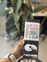 کوکی شکلاتی با مغز کرم شیری و روکش شکلات سفید بدون قند DIABLO