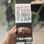 کوکی شکلاتی با مغزی براونی و رویه شکلاتی بدون قند