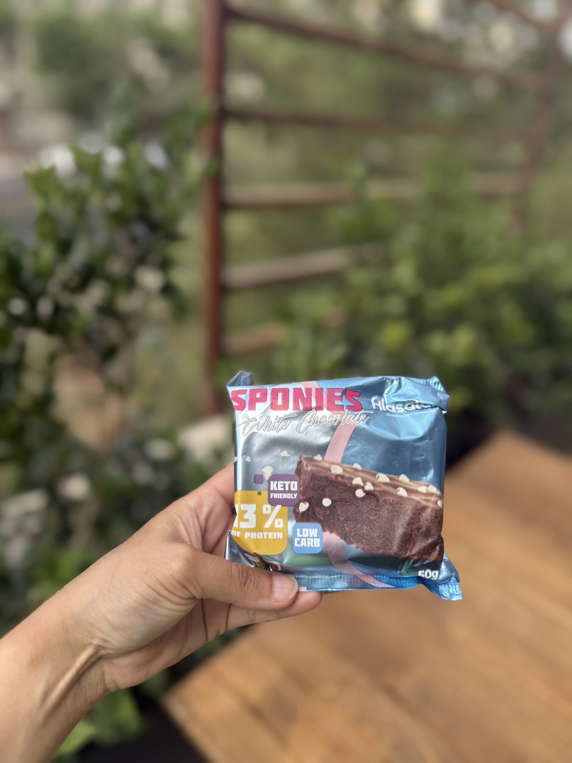 IMG_0996 براونی شکلاتی بدون قند با تکه های شکلات سفید keto - Image 1